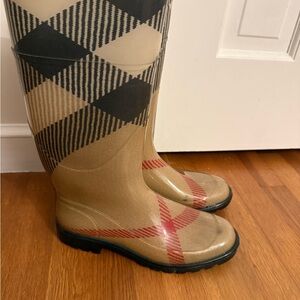 Burberry Check rain boots size 40/9.5